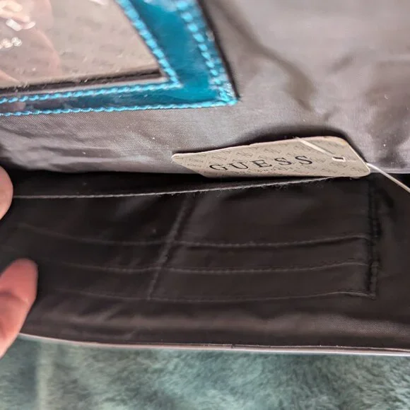 GUESS - Picture 5 of 5